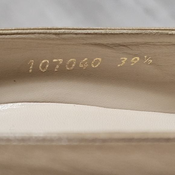 AUTHENTIC CHANEL VINTAGE HEELS - Picture 7 of 11